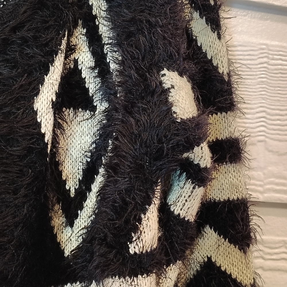 Michelle Nicole Women's Small  Black White Shaggy Open Cardigan Soft Cozy Aztec - Picture 2 of 8